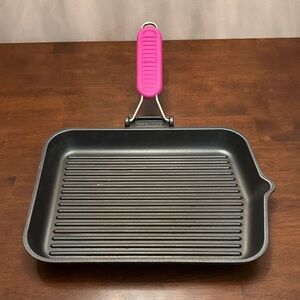 Black Grill Pan with Pink Handle